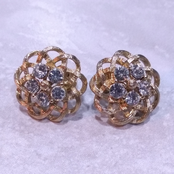 Lisner vintage gold tone rhinestone earrings - Picture 2 of 3